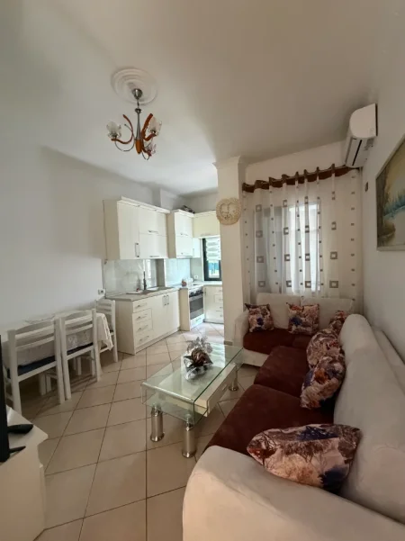 Shqiperi, jepet me qera apartament 2+1+Ballkon Kati 3, 80 m² 500 € (Globe/ Rruga e Kavajes)