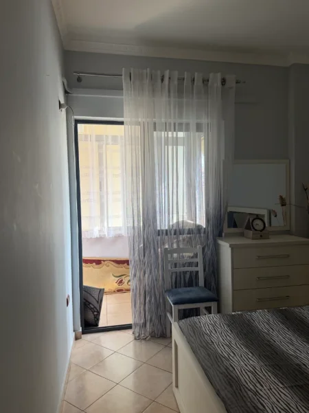 Shqiperi, jepet me qera apartament 2+1+Ballkon Kati 3, 80 m² 500 € (Globe/ Rruga e Kavajes)