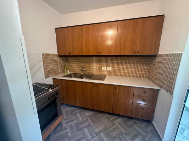 Tirane, shitet apartament 1+1+Ballkon Kati 2, 59 m² 125.000 € (Rruga Irfan Tomini)
