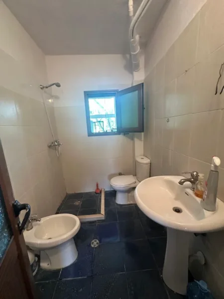 Tirane, shitet apartament 1+1+Ballkon Kati 2, 59 m² 125.000 € (Rruga Irfan Tomini)