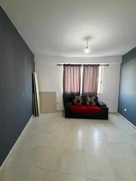Tirane, jepet me qera apartament 2+1 Kati 5, 89 m² 400 € (Rruga Tom Plezha)