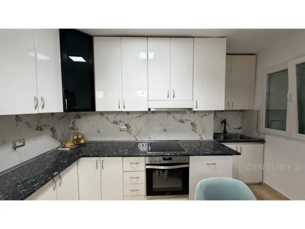 Tirane, jepet me qera apartament 1+1 Kati 2, 56 m² 550 € (rruga e kavajes , 21 dhjetori)