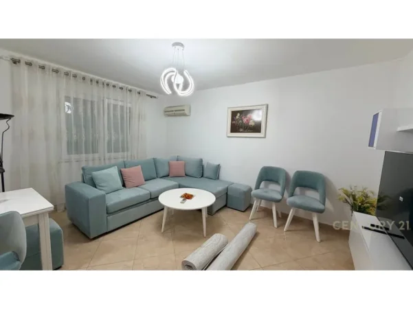 Tirane, jepet me qera apartament 1+1 Kati 2, 56 m² 550 € (ish parku i autobusave)