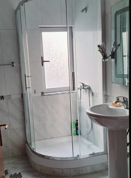 Tirane, shitet apartament 1+1 , 66 m² 105.000 € 