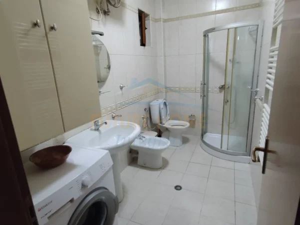 Tirane, jepet me qera apartament 1+1+Ballkon Kati 10, 70 m² 600 € (shkolla e baletit)