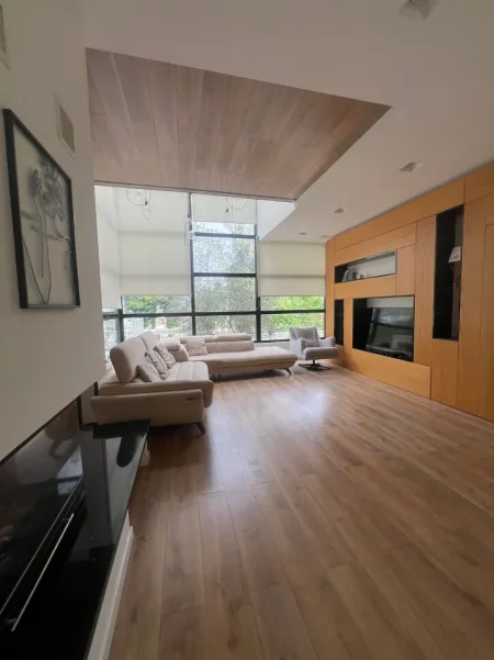 Tirane, jepet me qera Vile 5+1 Kati 2, 340 m² 2.800 € 