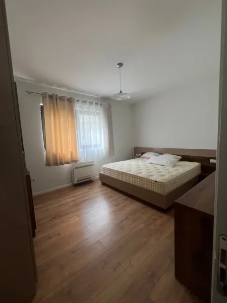 Tirane, jepet me qera Vile 5+1 Kati 2, 340 m² 2.800 € 