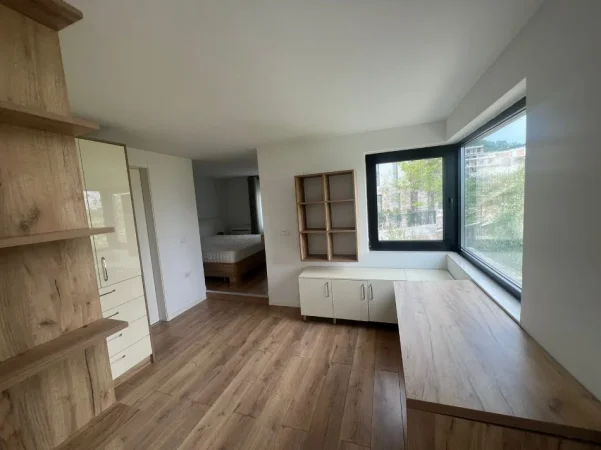 Tirane, jepet me qera Vile 5+1 Kati 2, 340 m² 2.800 € 