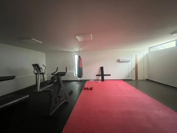Tirane, jepet me qera Vile 5+1 Kati 2, 340 m² 2.800 € 