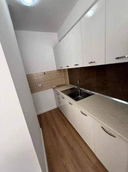 Tirane, jepet me qera apartament 1+1 , 72 m² 165.000 € (Rruga Ndre Mjeda pran Report Tv)