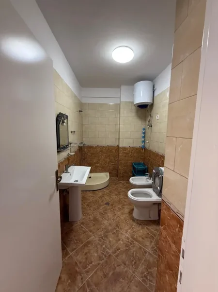 Tirane, jepet me qera apartament 1+1 , 72 m² 165.000 € (Rruga Ndre Mjeda pran Report Tv)