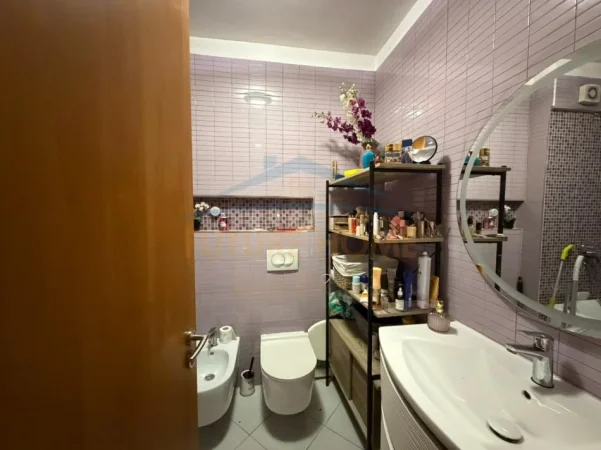 Tirane, shitet apartament 2+1+Ballkon Kati 2, 106 m² 300.000 € 