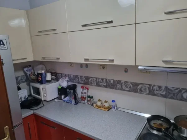 Tirane, jepet me qera apartament 2+1 Kati 2, 108 m² 500 € (Rruga Nikolle Kacorri)