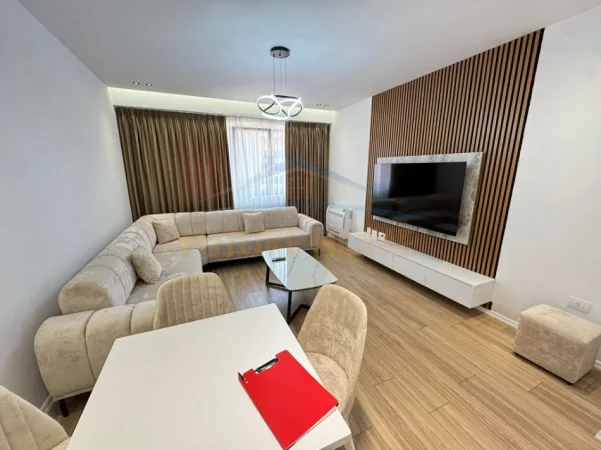 Tirane, jepet me qera apartament 1+1 Kati 4, 75 m² 550 € (UNAZA E RE)
