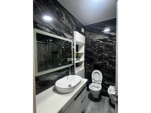 Tirane, jepet me qera apartament 1+1+Ballkon , 65 m² 450 € (Fresk)