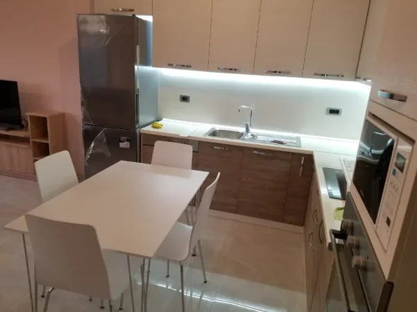 Tirane, jepet me qera apartament 1+1 Kati 9, 600 € (rruga e kavajes)