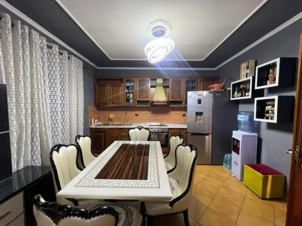 Tirane, shitet shtepi 3 Katshe Kati 3, 357 m² 450.000 € (rruga siri kodra)