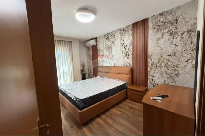 Tirane, jepet me qera 2+1 , 102 m² 880 € (Mine Peza)