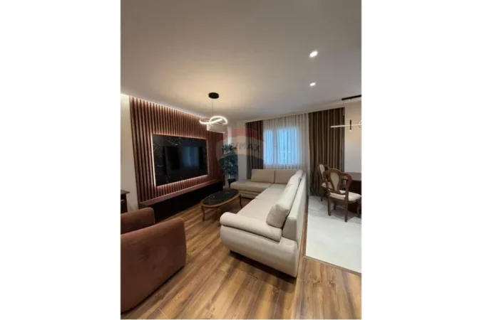 Tirane, jepet me qera 2+1 , 102 m² 880 € (Mine Peza)