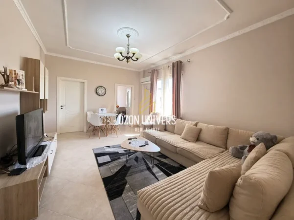 Tirane, jepet me qera apartament 1+1+Ballkon Kati 5, 65 m² 450 € (Rruga Shefqet Kuka)