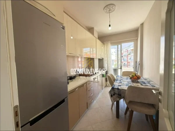 Tirane, jepet me qera apartament 1+1+Ballkon Kati 5, 65 m² 450 € (Rruga Shefqet Kuka)