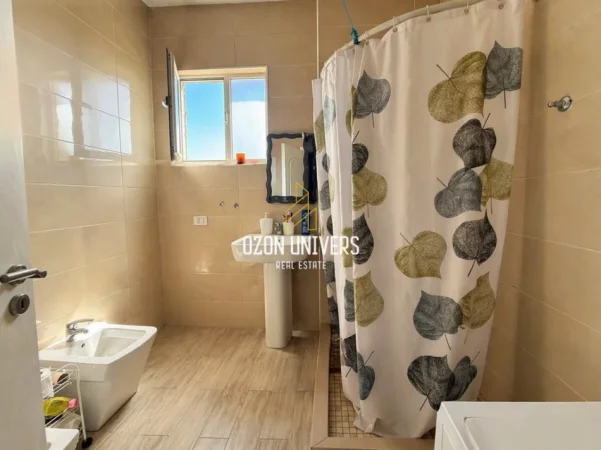 Tirane, jepet me qera apartament 1+1+Ballkon Kati 5, 65 m² 450 € (Rruga Shefqet Kuka)