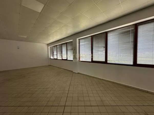 Tirane, jepet me qera magazine Kati 2, 1.800 m² 6.000 € (Prane QTU)