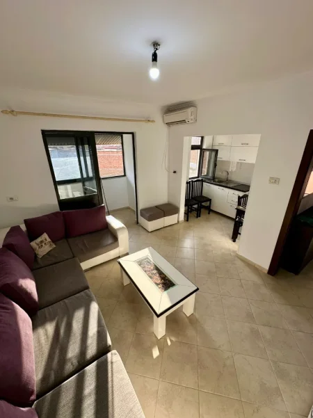 (KOMISIONI 0) Jepet me qera apartament 1+1+Ballkon+1 dhome gatimi ne Laprake 40,000 Leke/ Muaj