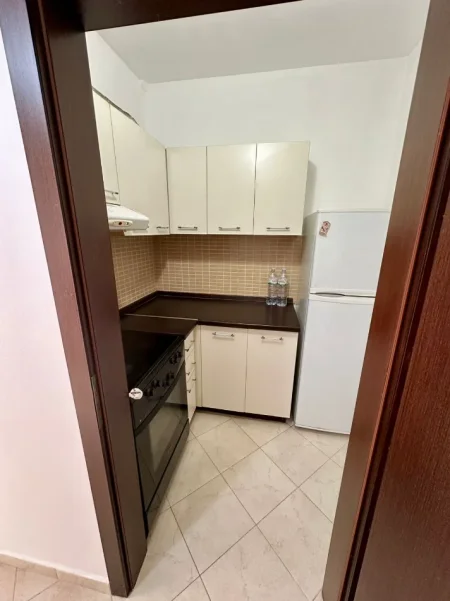 (KOMISIONI 0) Jepet me qera apartament 1+1+Ballkon+1 dhome gatimi ne Laprake 40,000 Leke/ Muaj