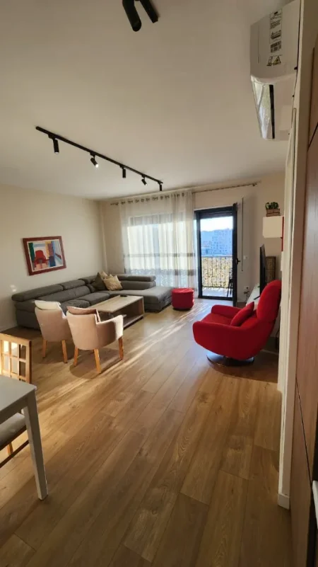 Tirane, jepet me qera apartament 2+1+Ballkon Kati 7, 104 m² 1.100 € (Myslym Shyri)