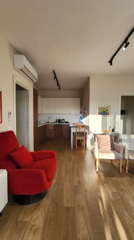 Tirane, jepet me qera apartament 2+1+Ballkon Kati 7, 104 m² 1.100 € (Myslym Shyri)