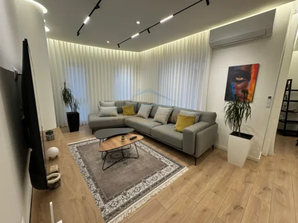 Tirane, jepet me qera apartament 2+1+Ballkon Kati 4, 119 m² 1.000 € (zogu i zi)