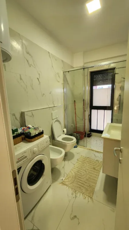 Tirane, jepet me qera apartament 2+1+Ballkon Kati 7, 104 m² 1.100 € (Myslym Shyri)