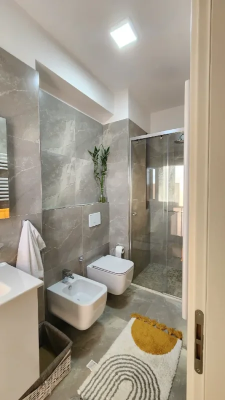 Tirane, jepet me qera apartament 2+1+Ballkon Kati 7, 104 m² 1.100 € (Myslym Shyri)