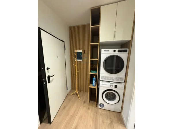 Tirane, jepet me qera apartament 2+1+Ballkon Kati 4, 119 m² 1.000 € (zogu i zi)