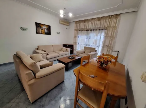 Tirane, jepet me qera apartament 2+1 , 80 m² 480 € (Pranë Bulevardit të Ri)