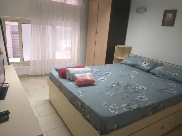 Tirane, jepet me qera , 35 m² (Rruga 5 maji prane qendres tregtare concord)
