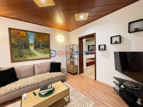 Tirane, jepet me qera apartament 1+1 , 65 m² 550 € 