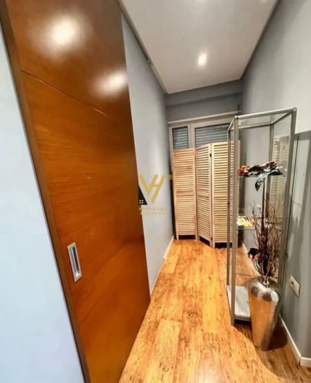 Tirane, jepet me qera ambjent biznesi Kati 1, 100 m² 1.500 € (DON BOSKO)