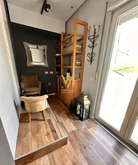 Tirane, jepet me qera ambjent biznesi Kati 1, 100 m² 1.500 € (DON BOSKO)
