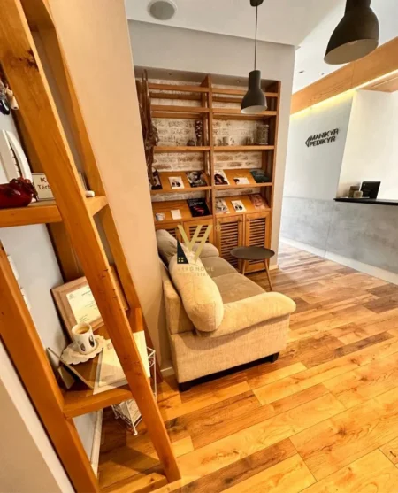 Tirane, jepet me qera ambjent biznesi Kati 1, 100 m² 1.500 € (DON BOSKO)