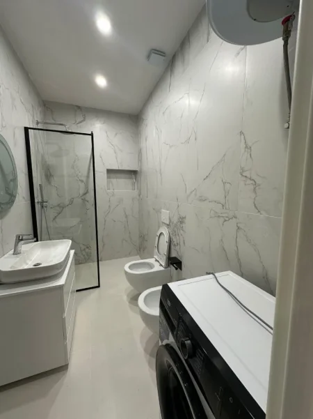 Tirane, jepet me qera apartament 1+1 Kati 3, 65 m² 598 € (bulevardi i ri)