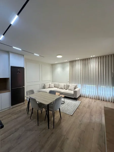 Tirane, jepet me qera apartament 1+1 Kati 3, 65 m² 598 € (bulevardi i ri)