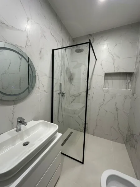Tirane, jepet me qera apartament 1+1 Kati 3, 65 m² 598 € (bulevardi i ri)