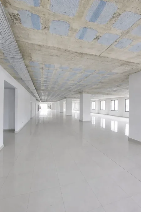 Tirane, jepet me qera zyre , 1 m² (Autostrada Tiranë–Durrës)