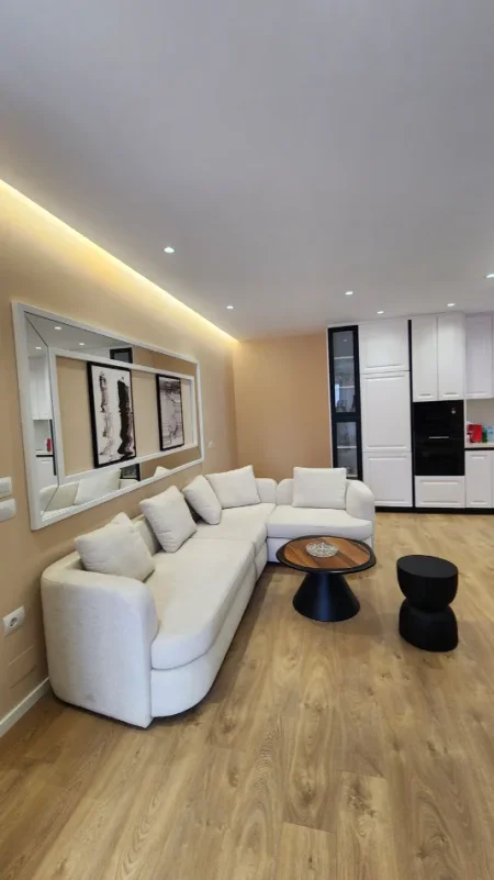 Tirane, shes apartament 2+1+Ballkon Kati 3, 117 m² 370.000 € (Rr. e Durrësit)