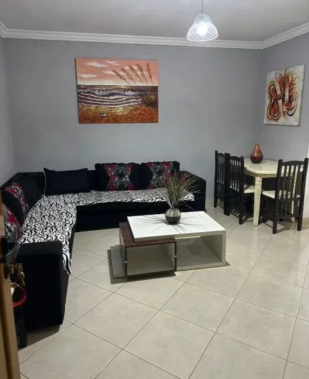 Tirane, jepet me qera apartament 1+1+Aneks+Ballkon Kati 1, 65 m² 450 € (porcelan)