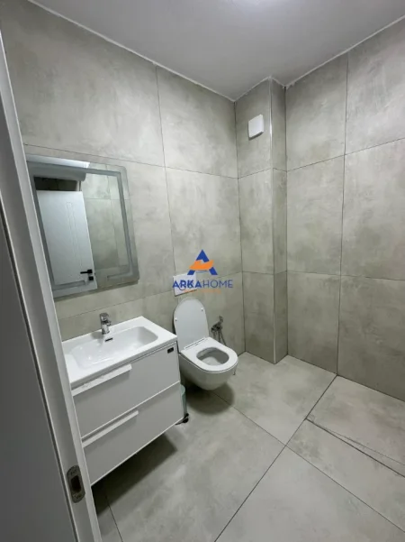 Tirane, jepet me qera apartament 2+1+Ballkon Kati 0, 120 m² 1.300 € 