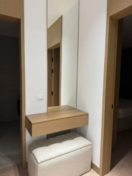 Tirane, jepet me qera apartament 1+1+Ballkon Kati 4, 69 m² 1.000 € (Kryqëzimi i Komunës së Parisit)