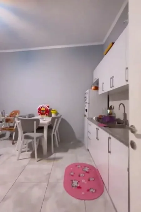 Tirane, shitet nga Pronari, pa-komision apartament 2+1+Ballkon Kati 3, 82 m² 135.000 € (restorant fresku)